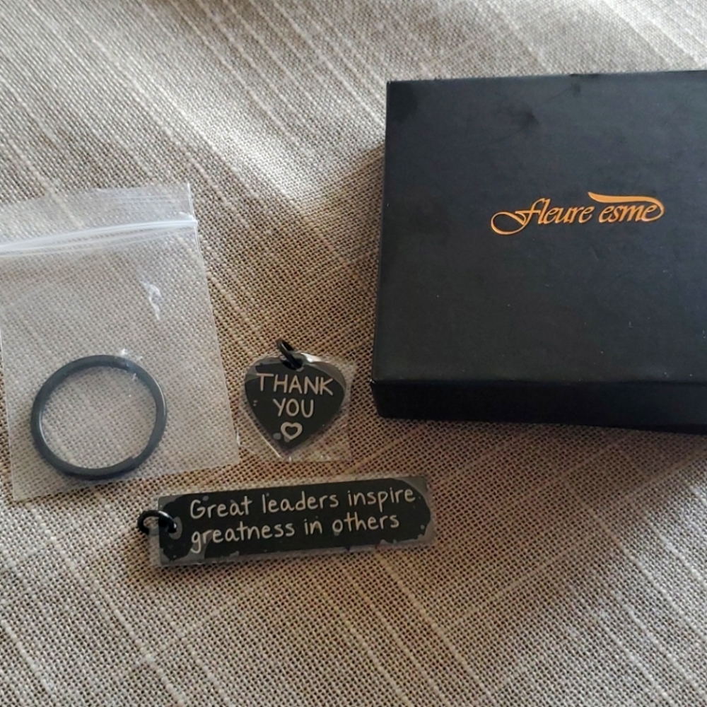 NWT "Leaders" keychain